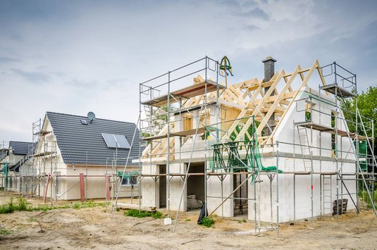 massiv-bauen-baustelle-haus-rohbau-01