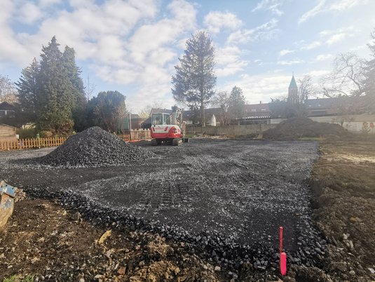 Fertiges Schotterpolster als Start für den Hausbau