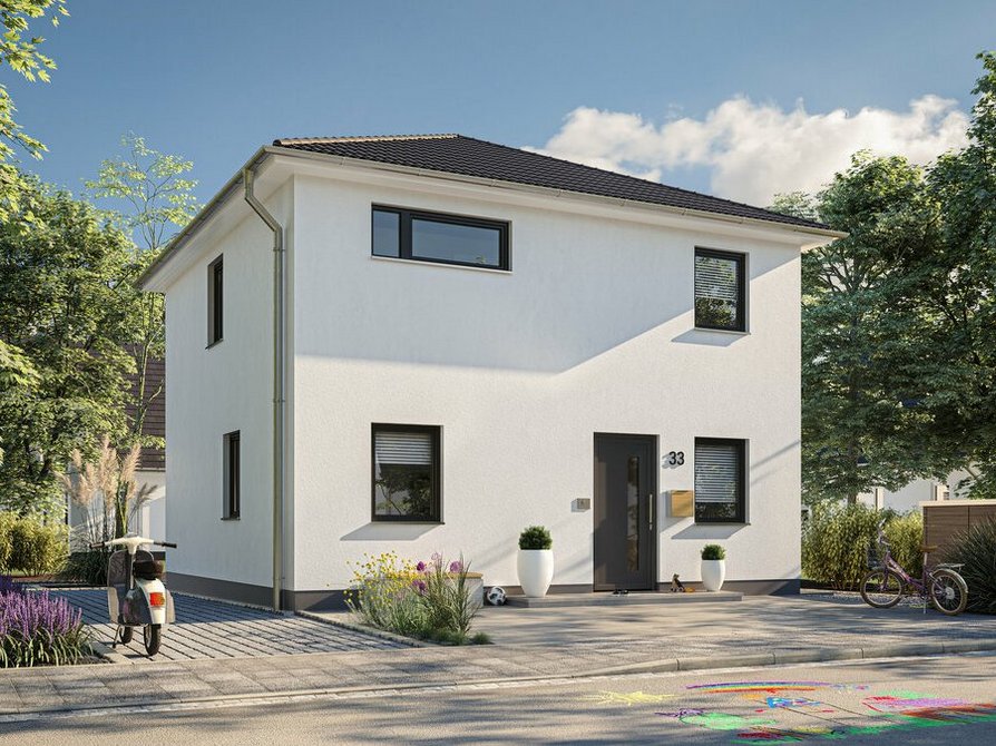 Das Stadthaus 100 in der Elegance-Variante präsentiert von der Straße aus einen modernen Eingangsbereich. Dieses kompakte Familienhaus mit Zeltdach bietet Platz für eine optionale Photovoltaikanlage.