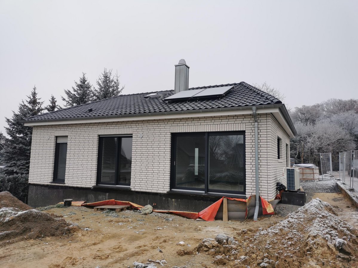 Fertiges Haus mit geklinkerten Außenmauerwerk