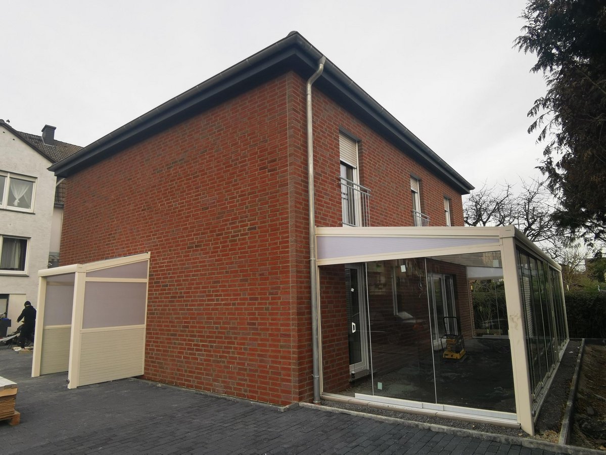 Fertiges Haus mit rotem Klinker