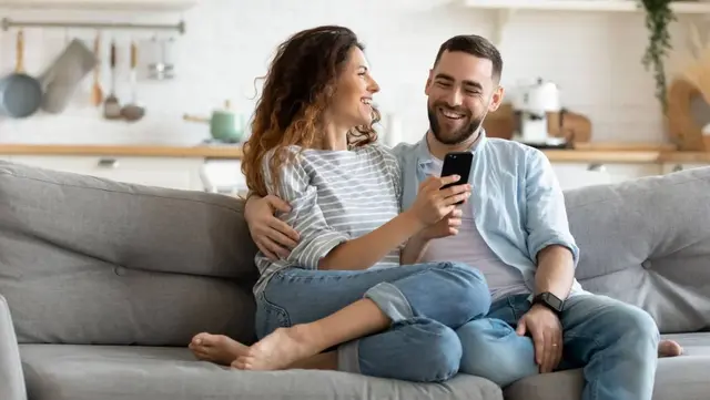 Smart Home Sicherheit mit Matter Vernetztes Zuhause mit gesichertem Router und Matter-kompatiblen Geräten für mehr Datenschutz und Schutz vor Cyberangriffen