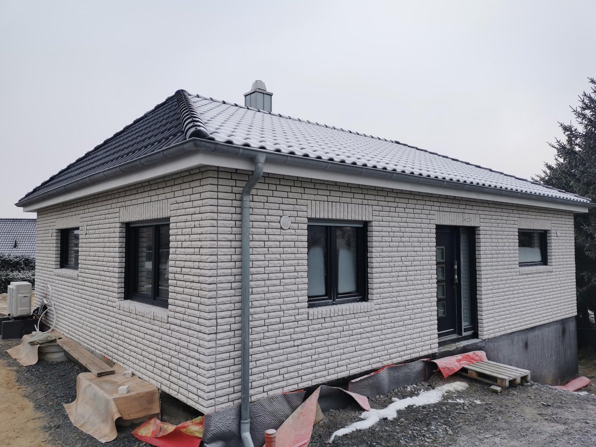 Fertiges Haus mit geklinkerten Außenmauerwerk